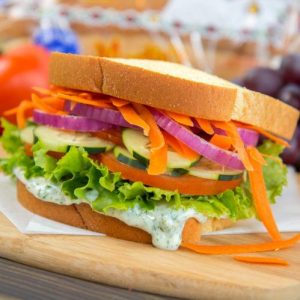 Sandes de Vegetais com Molho de Endro