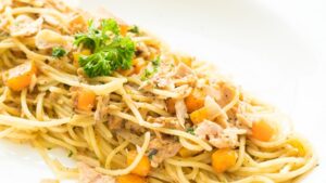 Macarrão de Atum com Molho Cru