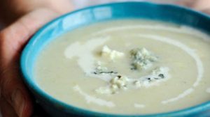 SOPA DE AIPO E QUEIJO AZUL