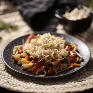 Noodles com Frango e Chop Suey de Vegetais