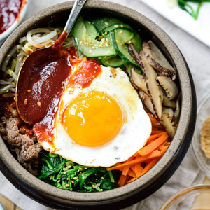 Bibimbap (arroz coreano com mistura de vegetais)