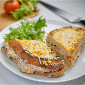 Tosta de Atum com Creme de Tomate e Azeitonas